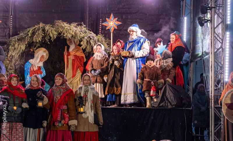 «За Рождественской звездой» — по Крестовой. Фоторепортаж праздничного шествия в Рыбинске