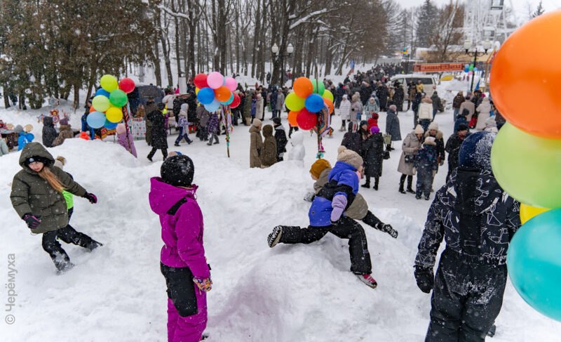 Пекли блины и брали снежную крепость. Как в Рыбинске отметили Масленицу-2026