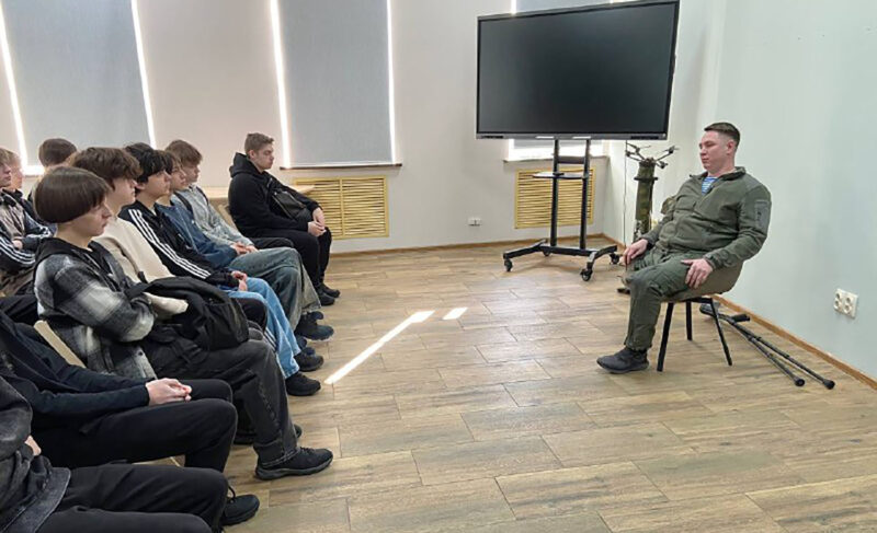 Уроки мужества и экскурсии: что в регионе делают для патриотического воспитания