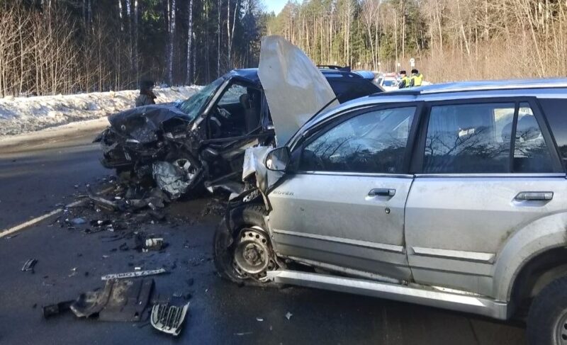 Шесть человек пострадали в результате столкновения автомобилей на дороге Рыбинск — Пошехонье