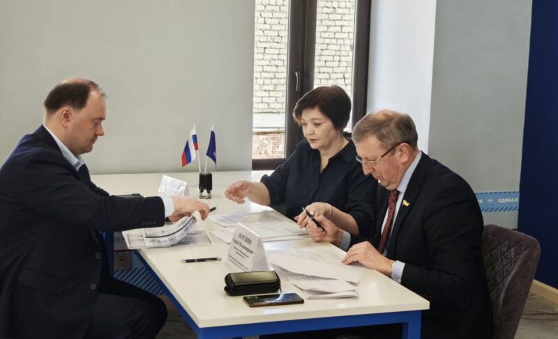 Мэр Ярославля Артём Молчанов подал документы для участия в предварительном голосовании «ЕР»