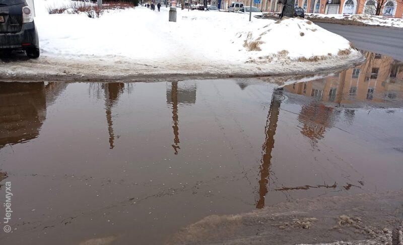 Начали с проблемных мест. В Рыбинске приступили к расчистке ливнёвок