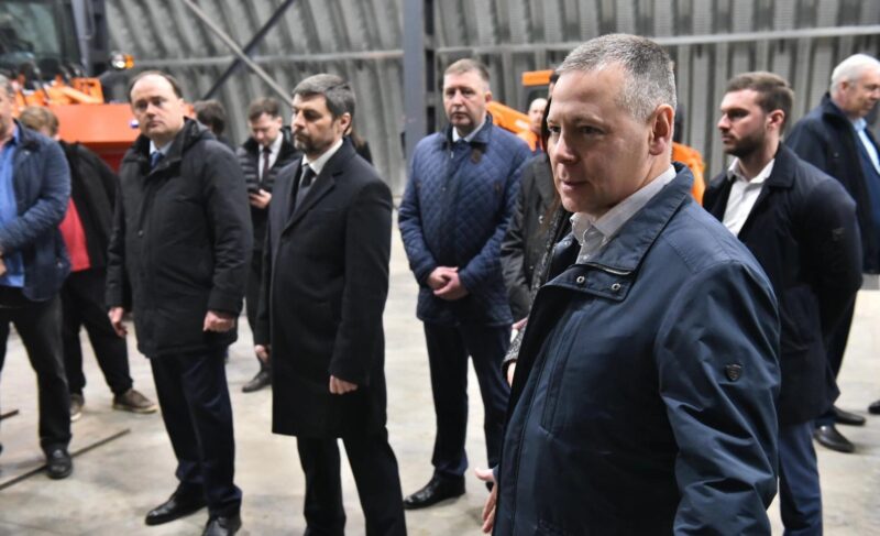 Во время визита в Рыбинск Михаил Евраев посетил «Завод дорожных машин»