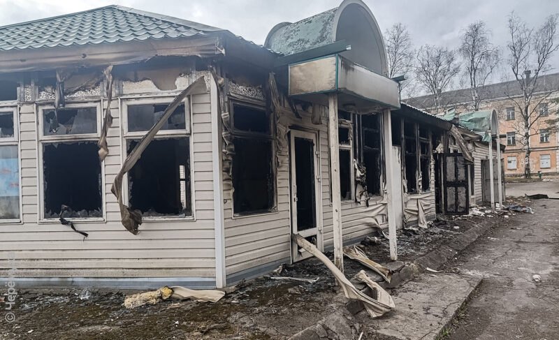 В выходные в Рыбинске горели павильон «Гостиного двора» и троллейбус