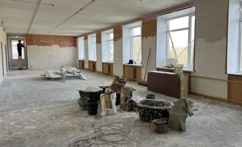 «Количество рабочих надо увеличить». Как идёт ремонт лицея №2 в Рыбинске