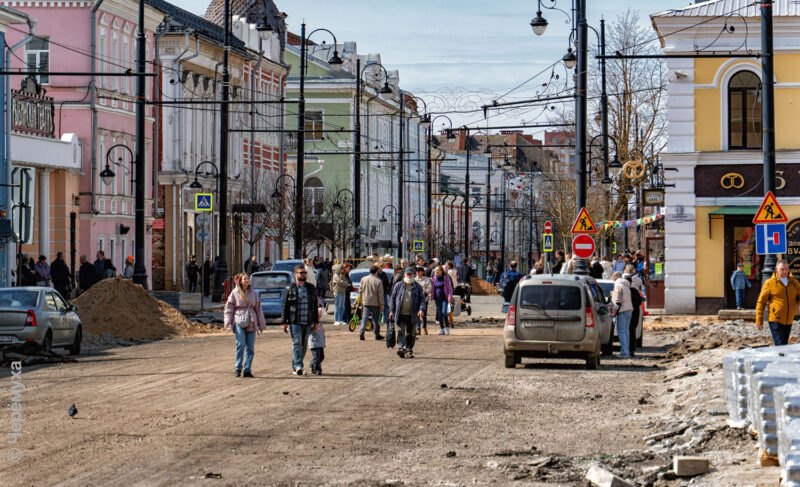 Работы идут, люди гуляют. Фоторепортаж из центра Рыбинска и комментарий о реконструкции