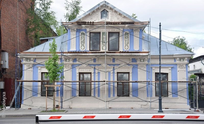 Дом с мезонином на улице Чкалова в Рыбинске тоже поменял цвет