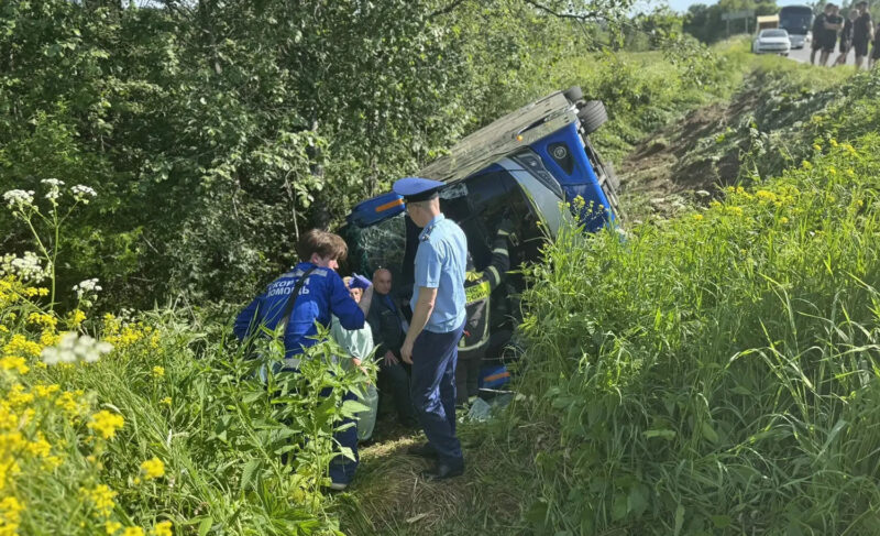 Под Угличем опрокинулся экскурсионный автобус. Возбуждено уголовное дело
