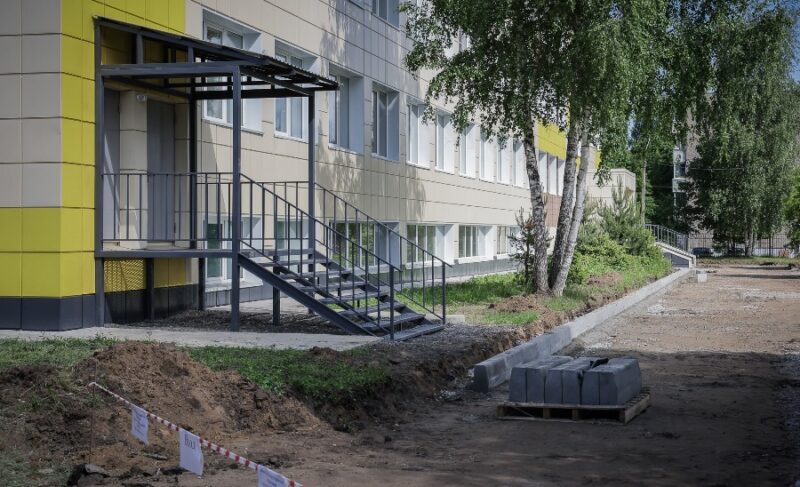 Планировали осенью, а получилось весной. В Рыбинске завершили ремонт здания школы №6