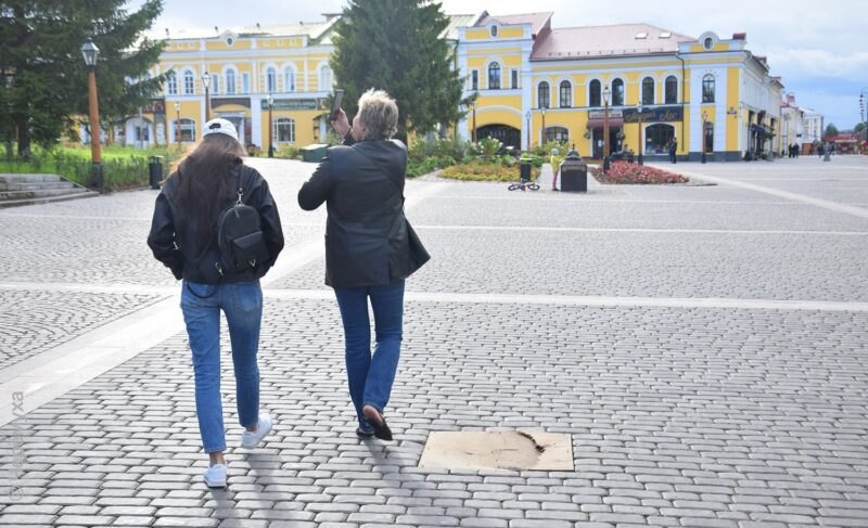 Вы спрашивали — мы отвечаем. Про люки на Соборной площади в Рыбинске, фасад школы №21 и не только