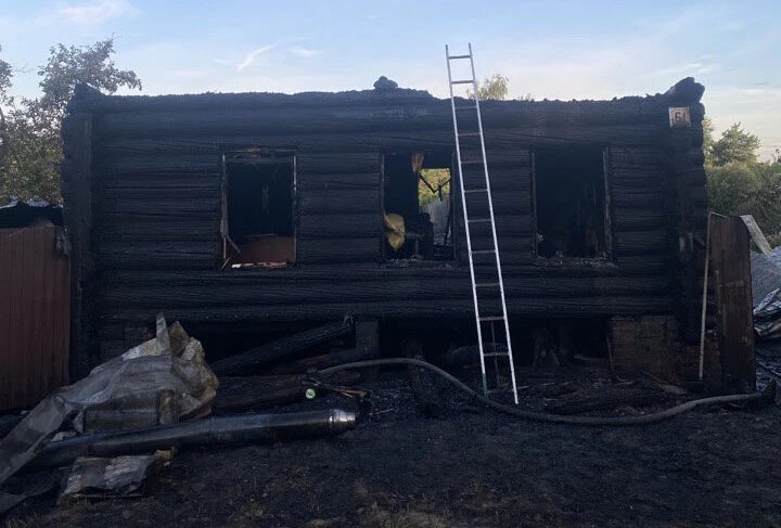 При пожаре в частном доме на улице Бадаева в Рыбинске пострадал мужчина