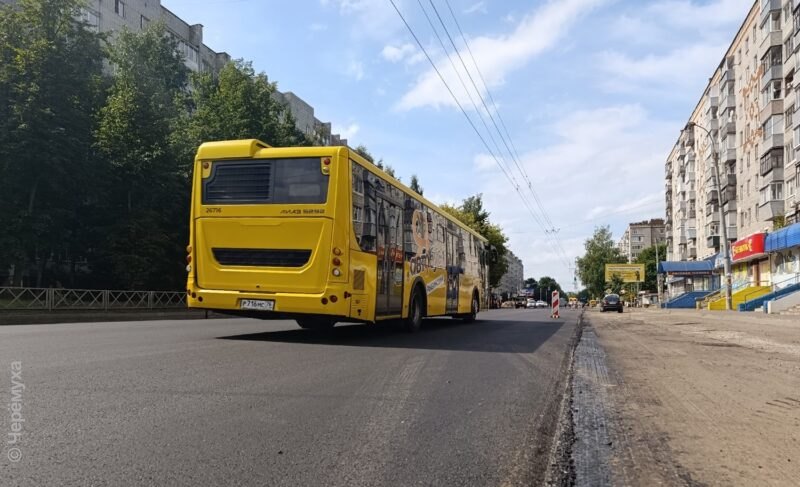 В Рыбинске на улице Плеханова завершают укладку первого слоя асфальта