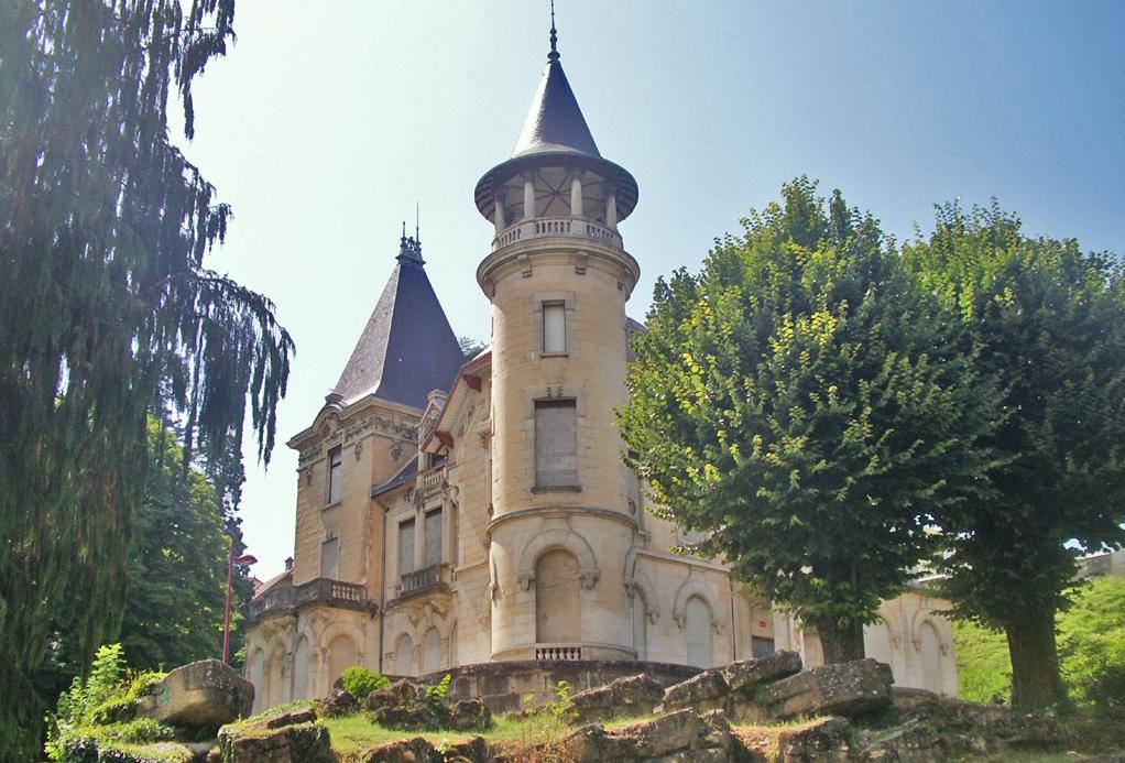 Castle rus. Российский замок Россо. Замок русский Каширское ш. «Русского замка» (по Стародубцеву). Почему замок Оржер во Франции называли замок русских.